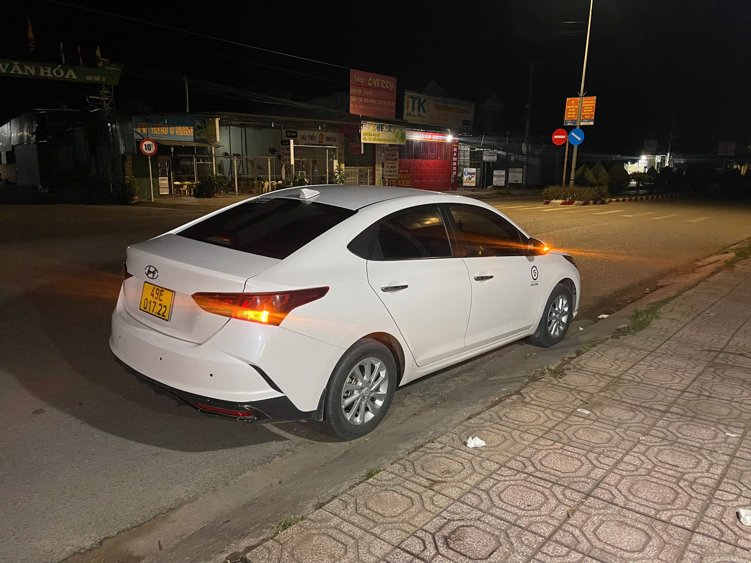 taxi 4 chỗ